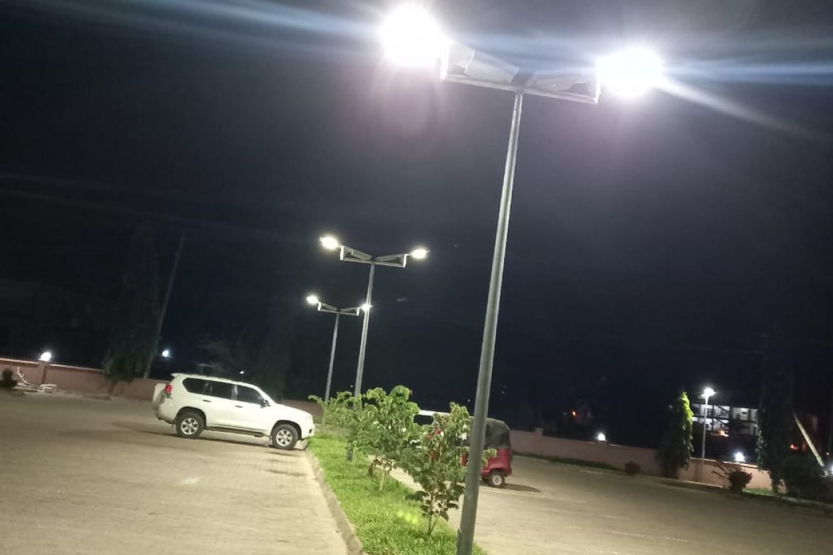 100W solar street light with 8M light pole
